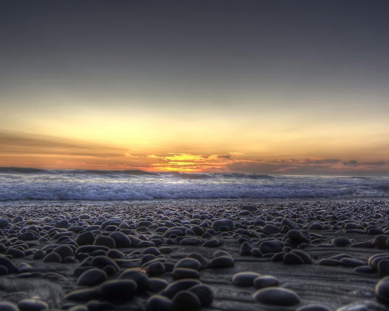 Обои камни, берег, галька, волны, закат, море, stones, shore, pebbles, wave, sunset, sea разрешение 1920x1200 Загрузить