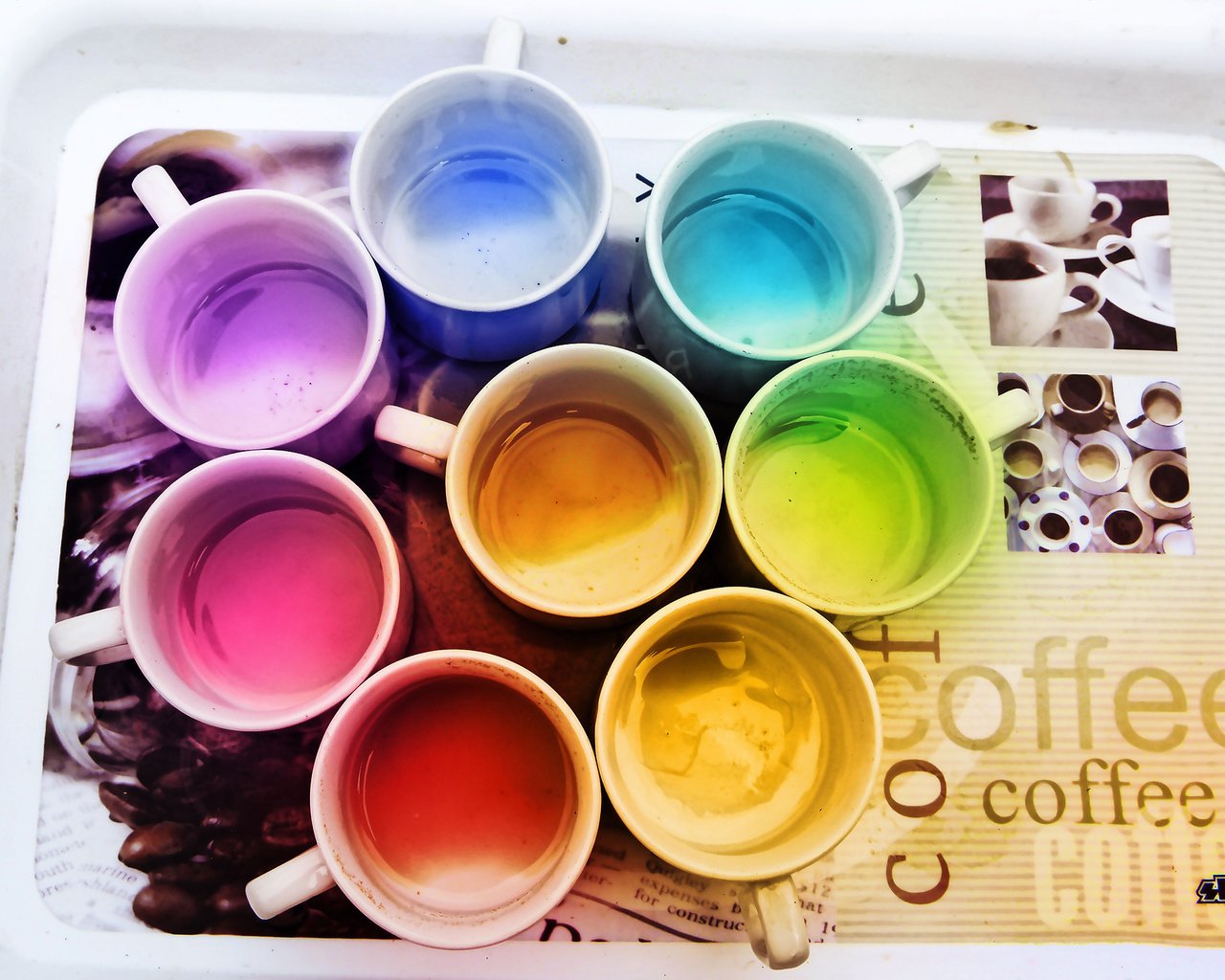 Обои цвета, кофе, радуга, кружки, поднос, color, coffee, rainbow, mugs, tray разрешение 2000x1536 Загрузить