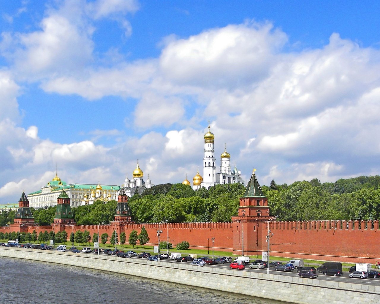 Обои дорога, река, москва, кремль, панорама, road, river, moscow, the kremlin, panorama разрешение 4000x1898 Загрузить