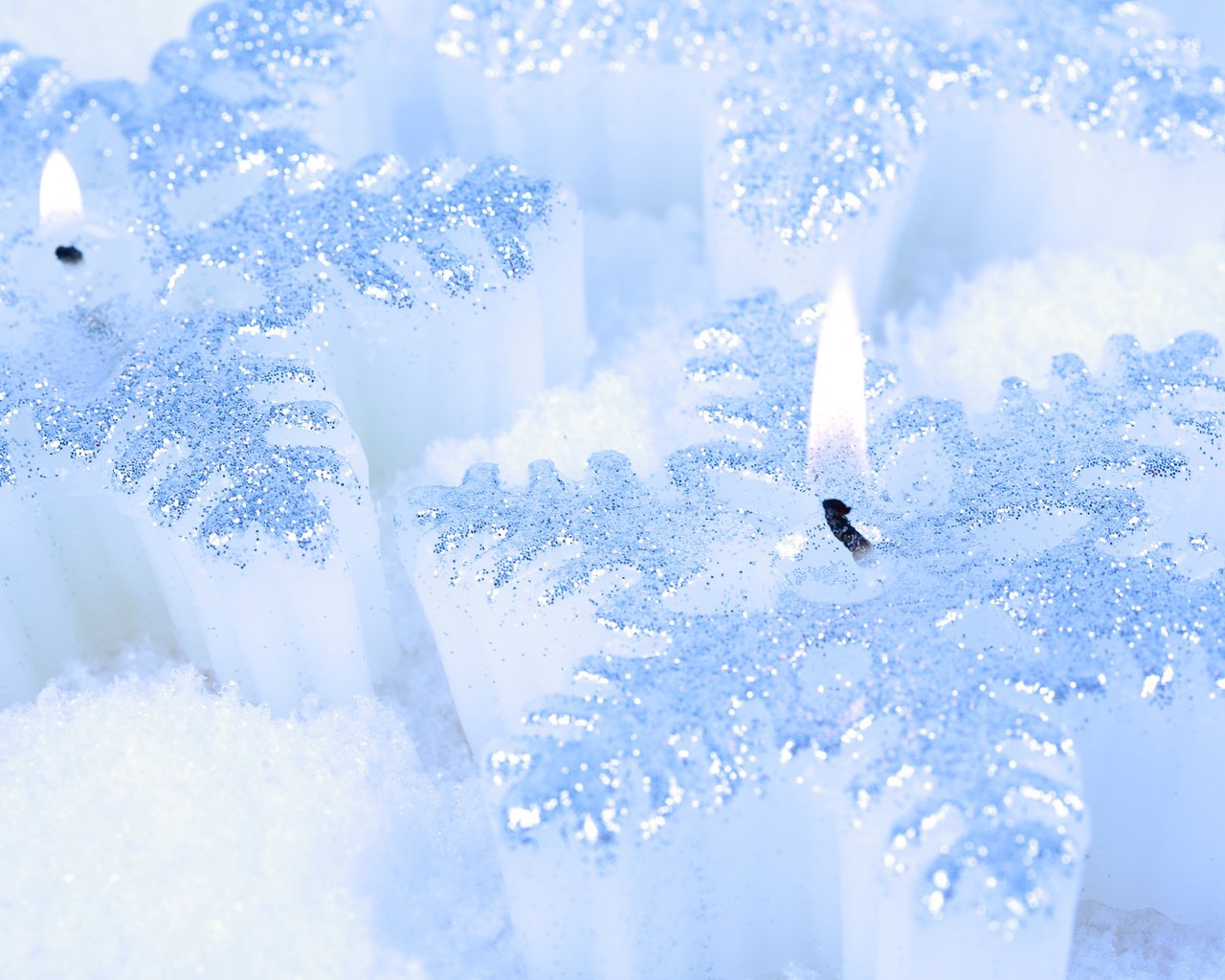 Обои снег, свечи, белый, snow, candles, white разрешение 2560x1600 Загрузить