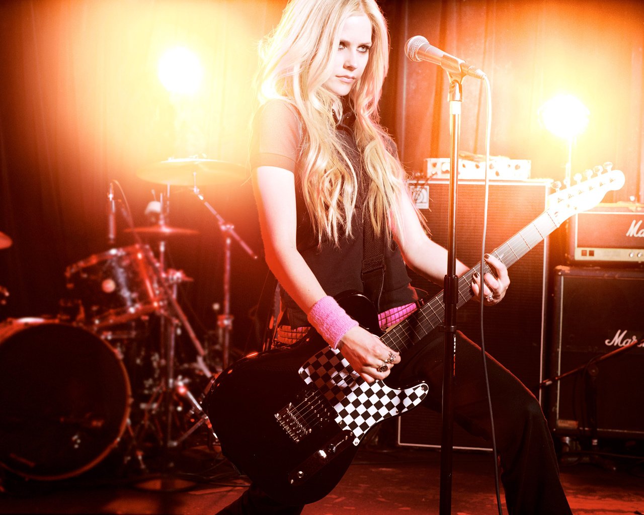 Обои блондинка, гитара, аврил лавин, blonde, guitar, avril lavigne разрешение 2700x2054 Загрузить