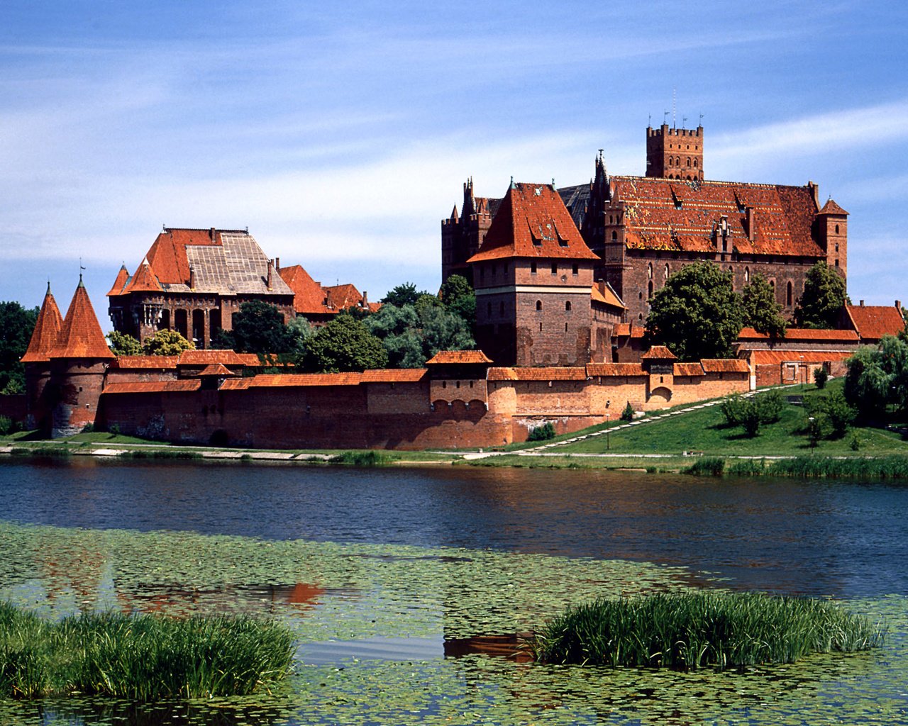 Обои река, замок, пруд, польша, river, castle, pond, poland разрешение 1920x1200 Загрузить