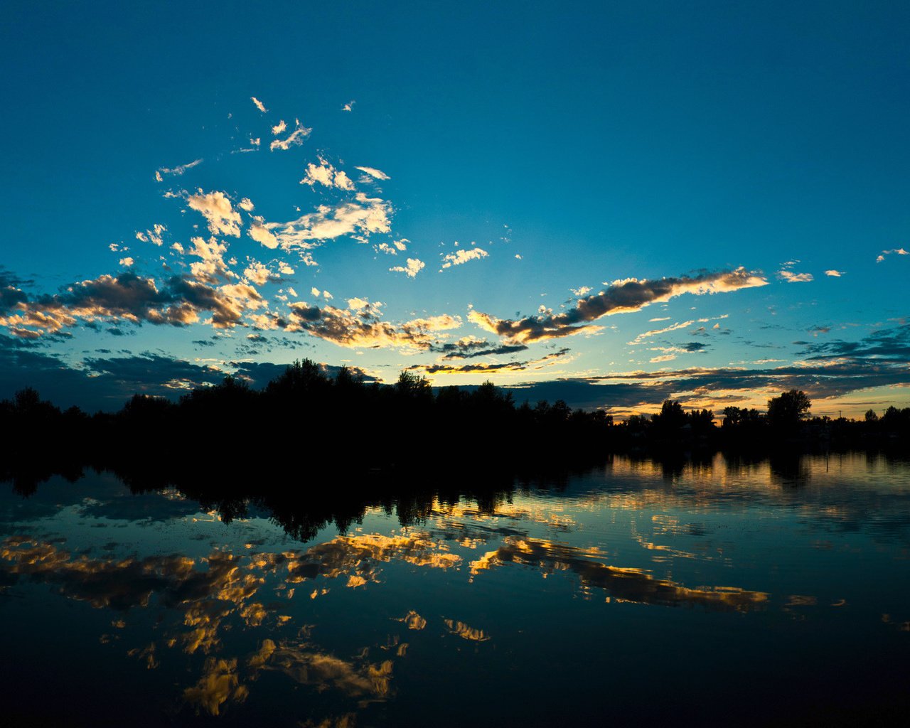 Обои облака, деревья, вода, отражение, clouds, trees, water, reflection разрешение 1920x1080 Загрузить