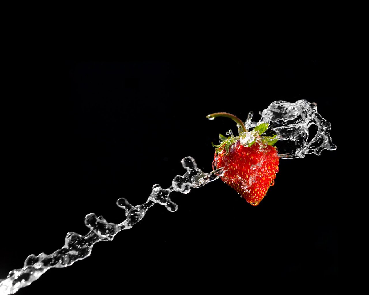 Обои вода, качество, клубника, water, quality, strawberry разрешение 3200x2400 Загрузить