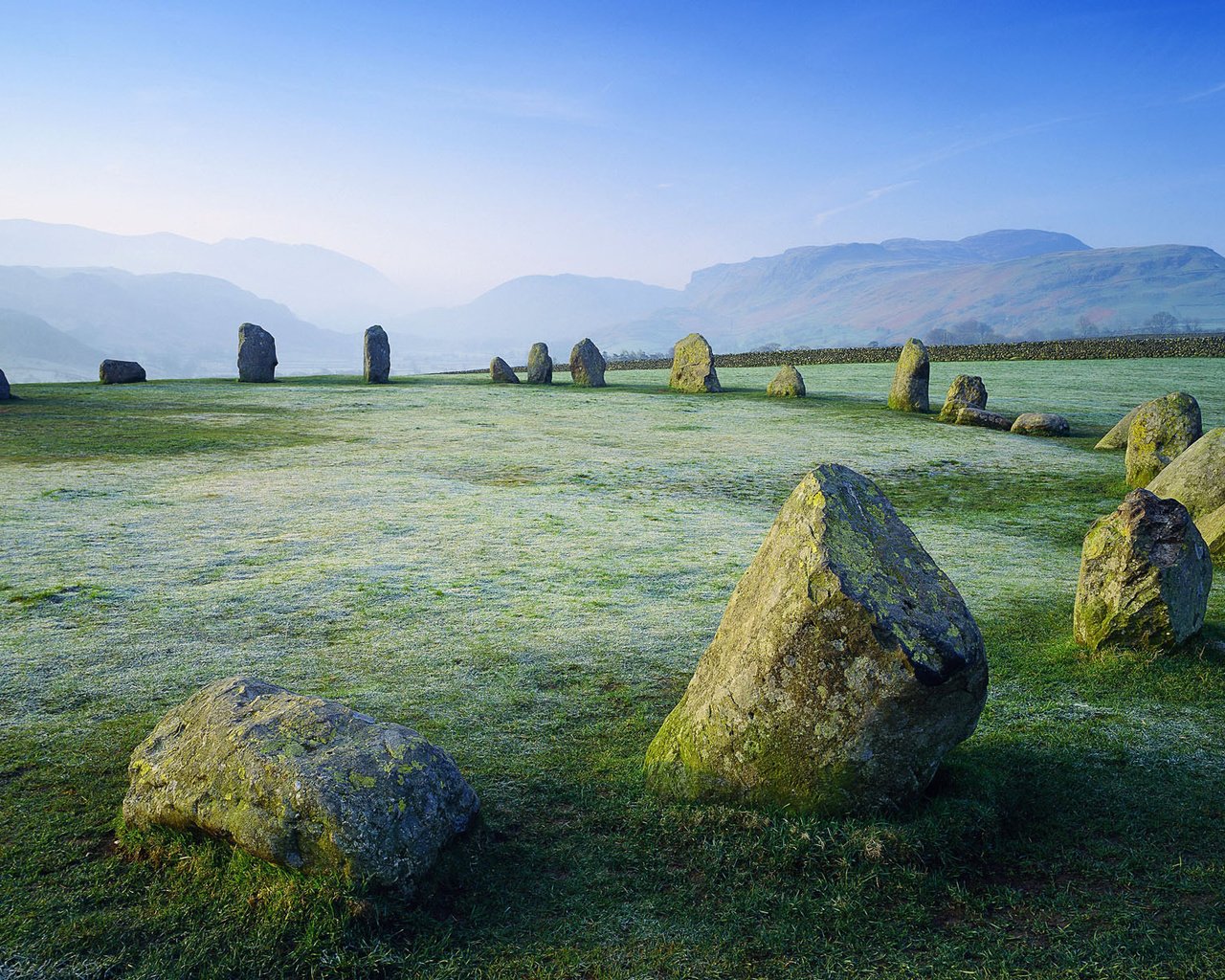 Обои горы, камни, поляна, кромлех, mountains, stones, glade, the cromlech разрешение 1920x1200 Загрузить