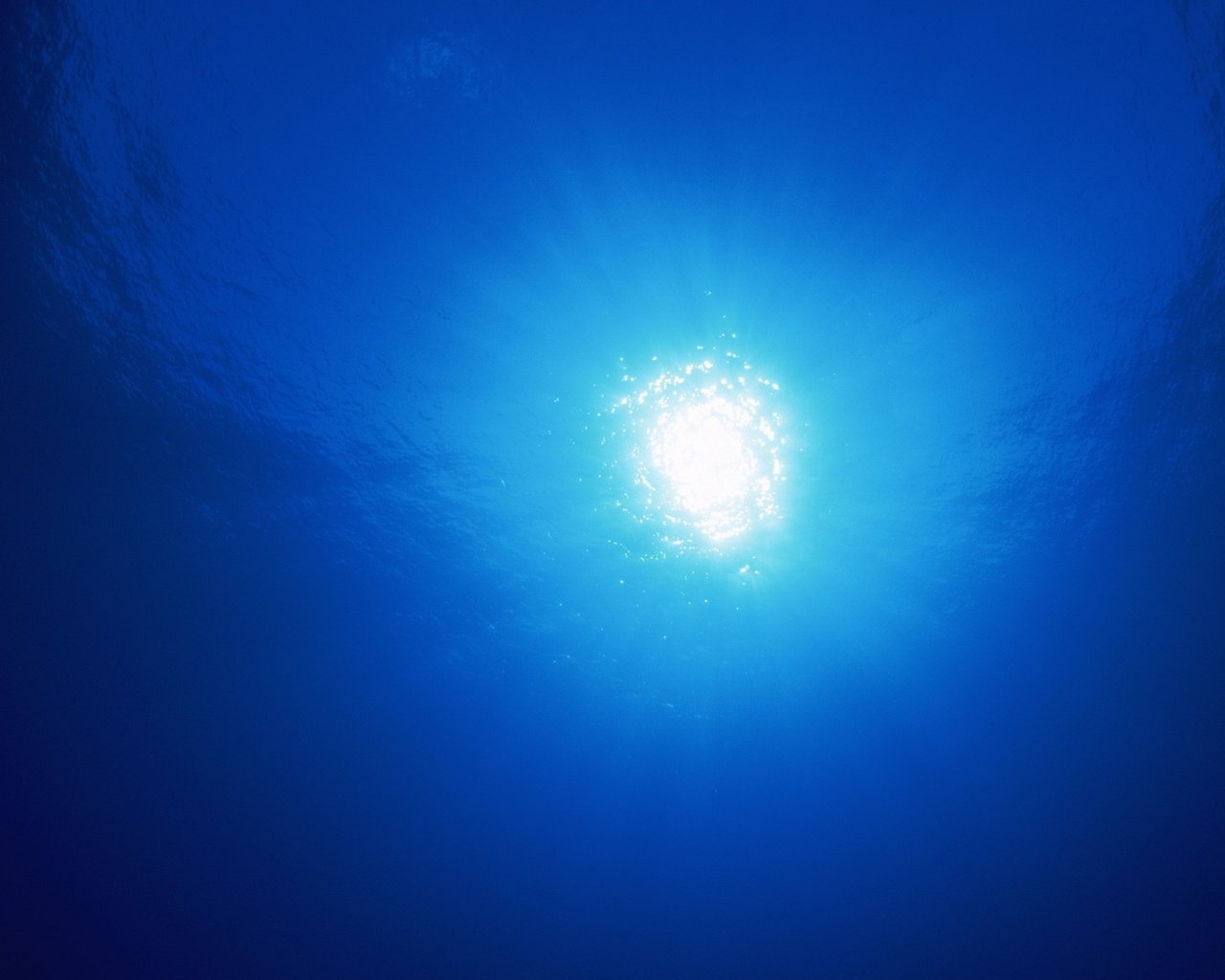 Обои свет, вода, солнце, синий, light, water, the sun, blue разрешение 1920x1440 Загрузить