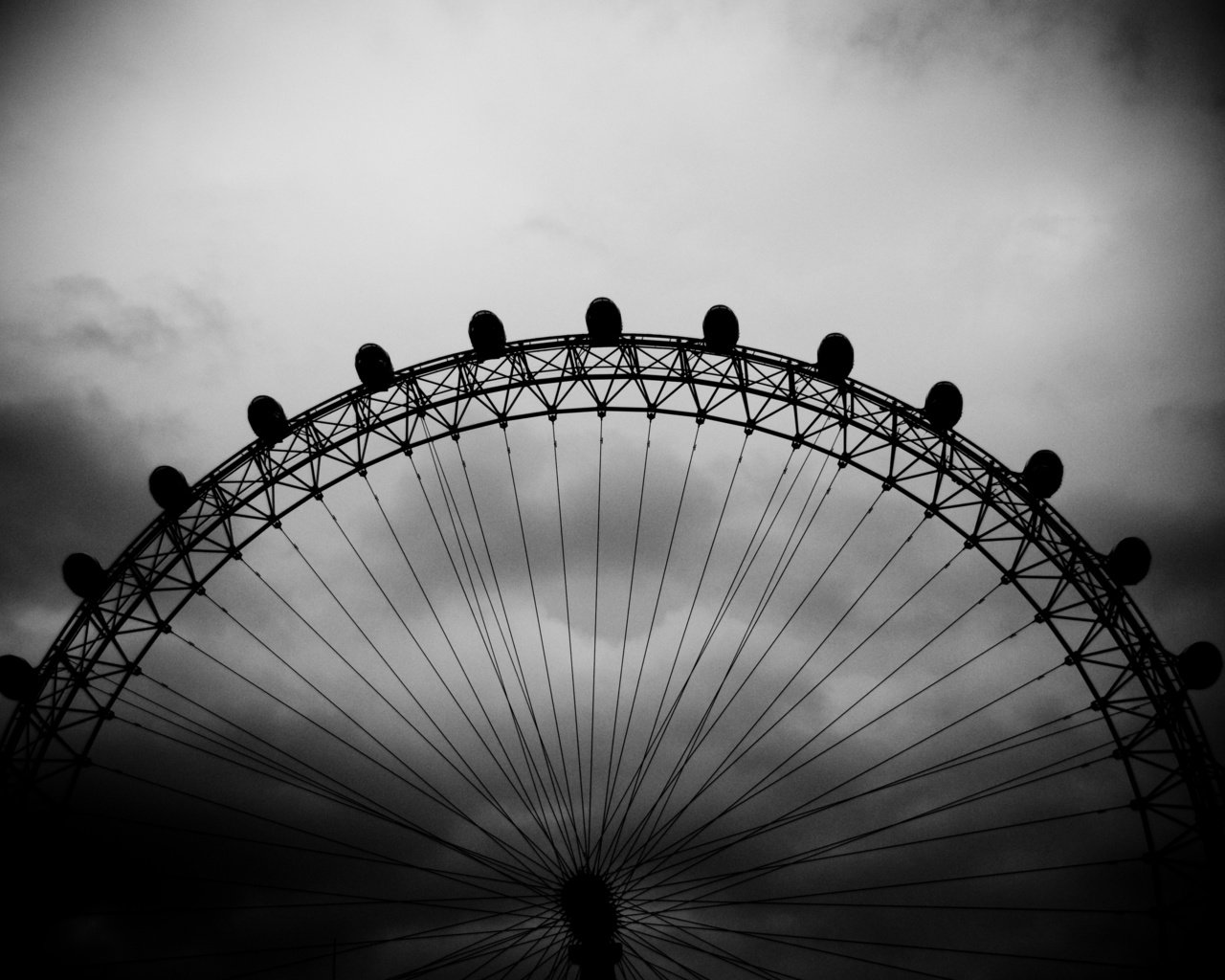 Обои небо, черно-белая, london eye, the sky, black and white разрешение 4288x2848 Загрузить