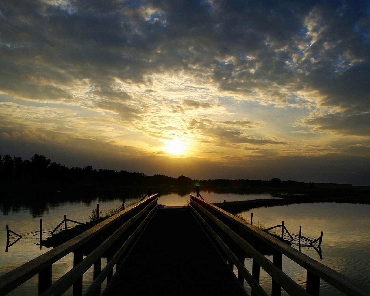 Обои река, природа, закат, пейзаж, деревянный мост, river, nature, sunset, landscape, wooden bridge разрешение 1920x1080 Загрузить