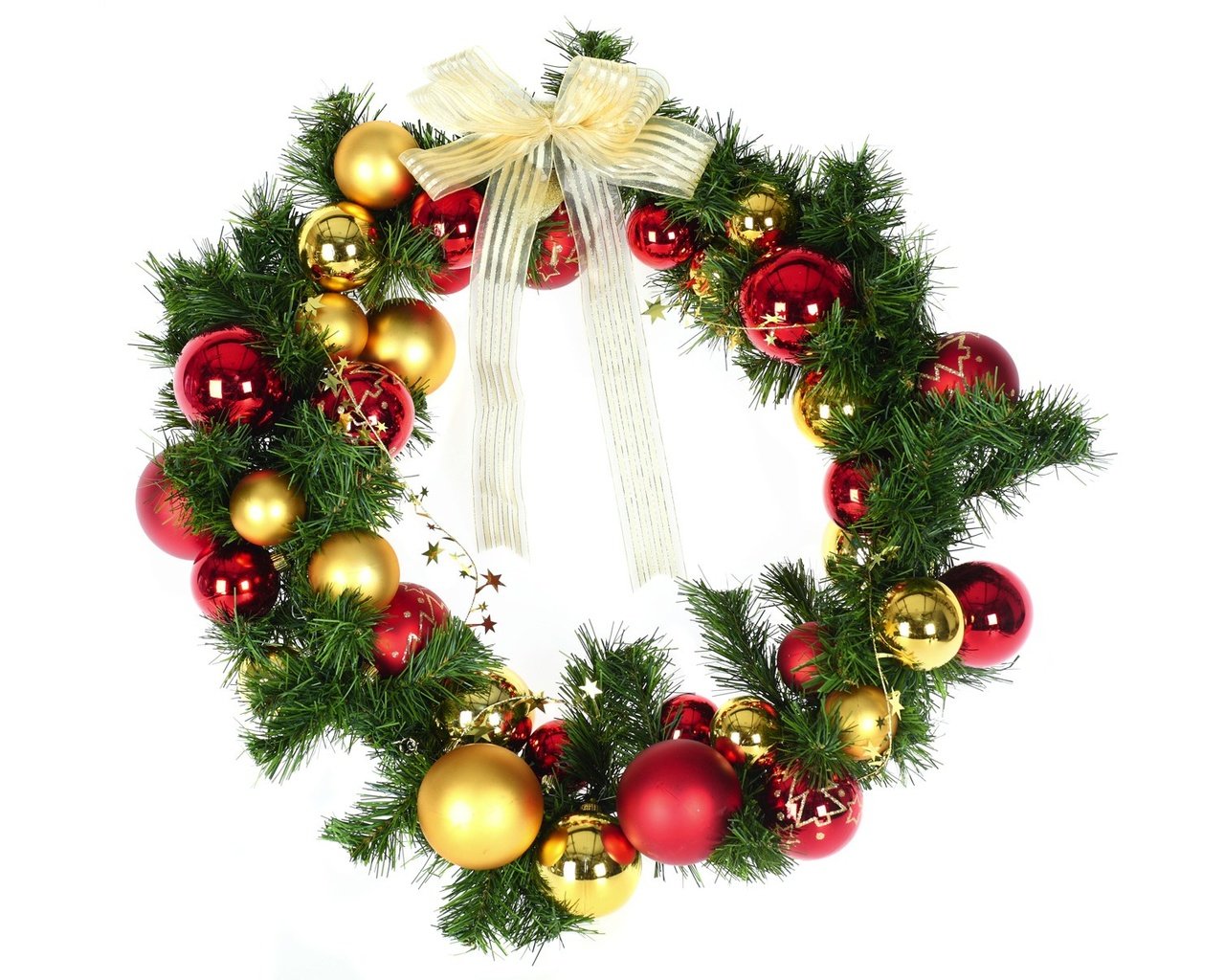 Обои белый фон, рождество, венок, новогодние украшения, новогодний венок, white background, christmas, wreath, christmas decorations разрешение 1920x1200 Загрузить