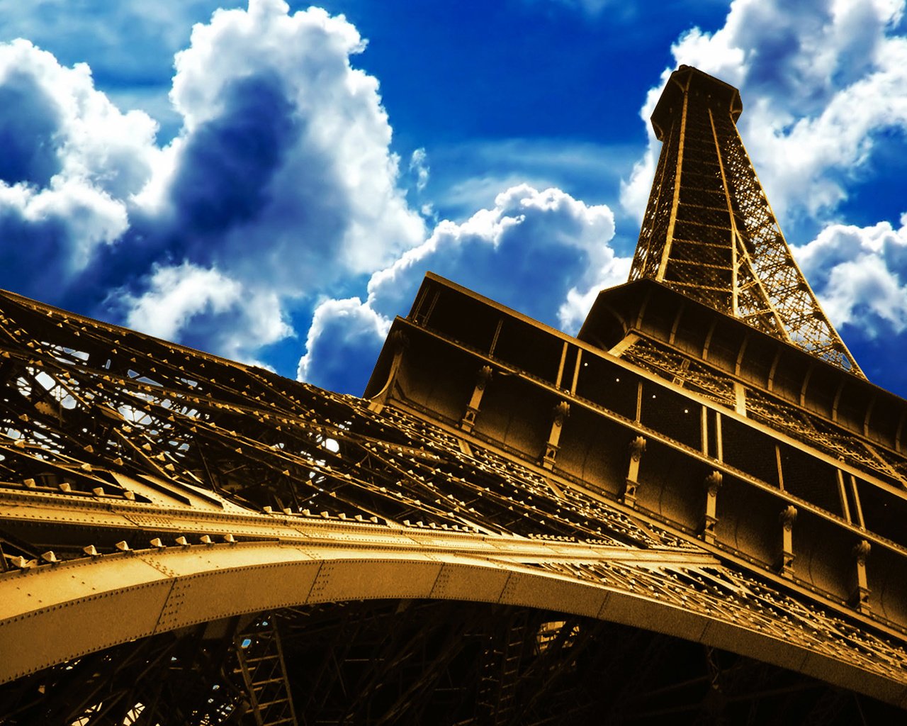 Обои небо, облака, париж, эйфелева башня, перспектива, the sky, clouds, paris, eiffel tower, perspective разрешение 1920x1200 Загрузить