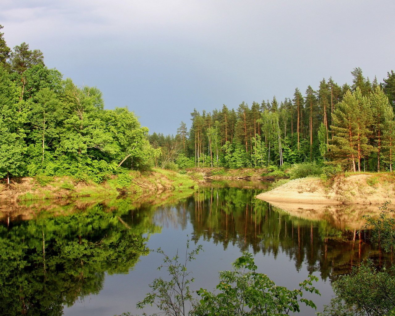 Обои небо, озеро, природа, лес, отражение, пейзаж, the sky, lake, nature, forest, reflection, landscape разрешение 2560x1600 Загрузить