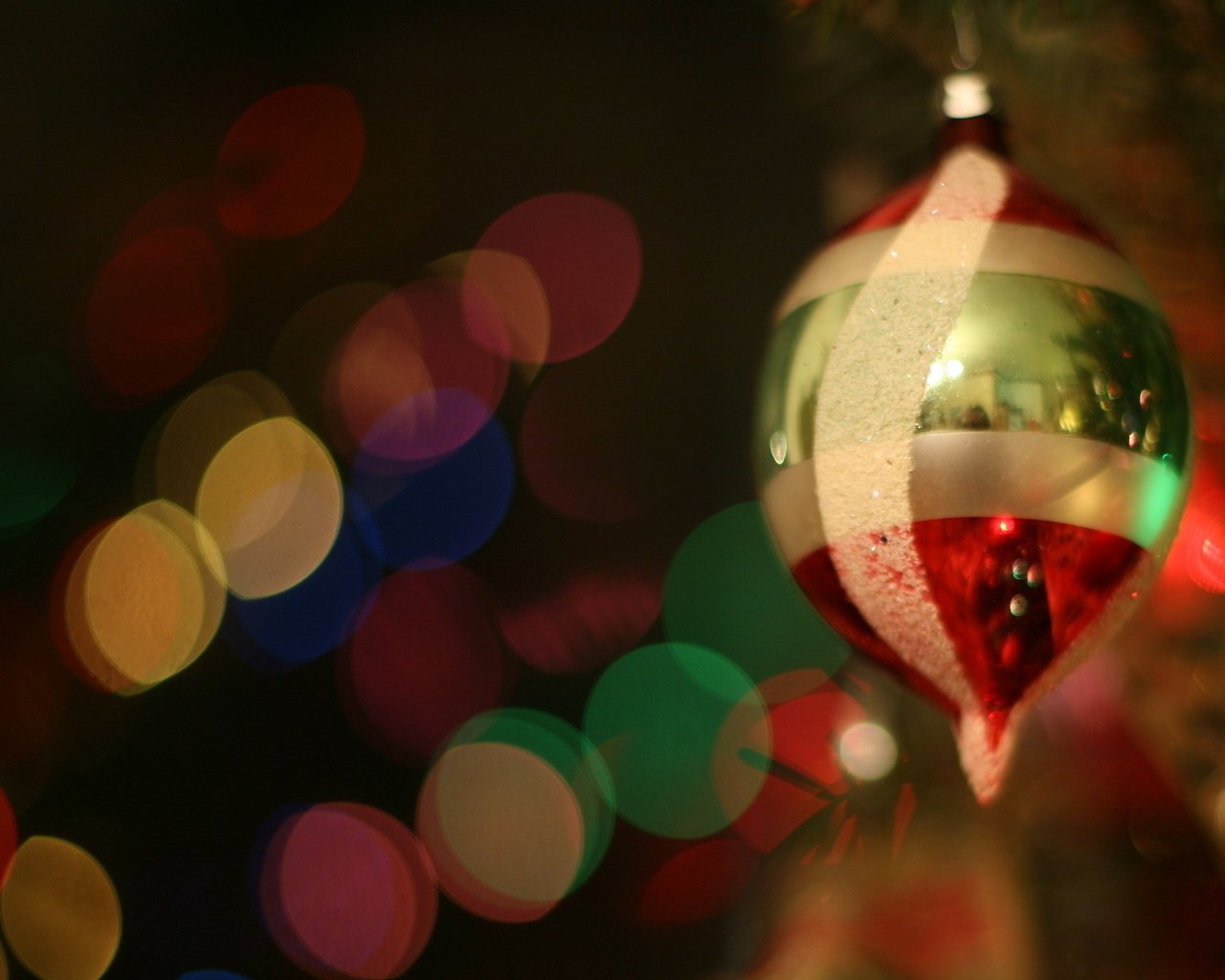 Обои новый год, елка, настроение, игрушка, стекло, праздник, огоньки, new year, tree, mood, toy, glass, holiday, lights разрешение 1920x1200 Загрузить