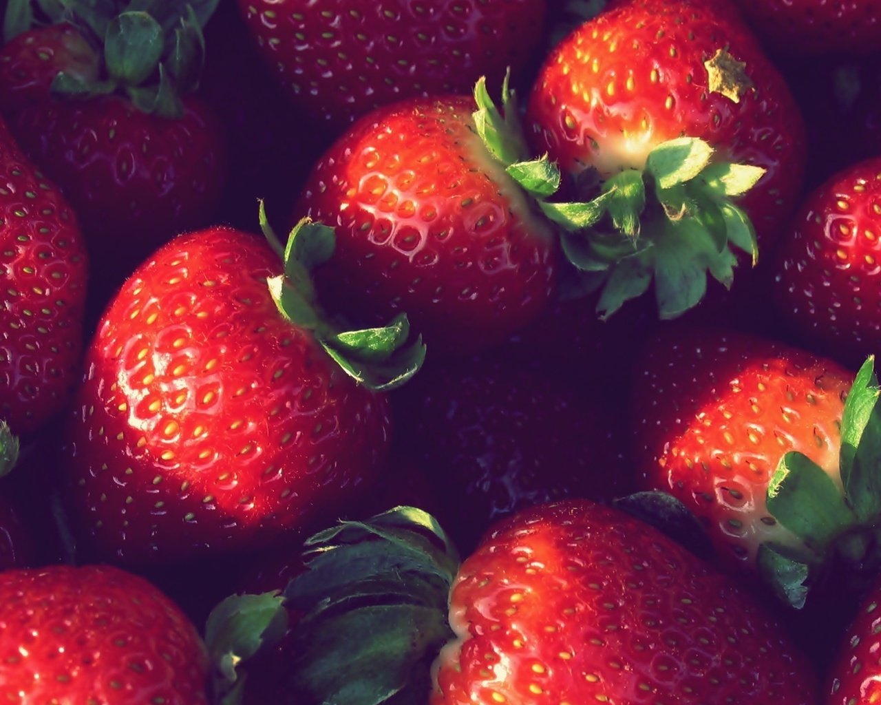 Обои макро, еда, клубника, ягоды, macro, food, strawberry, berries разрешение 1920x1200 Загрузить