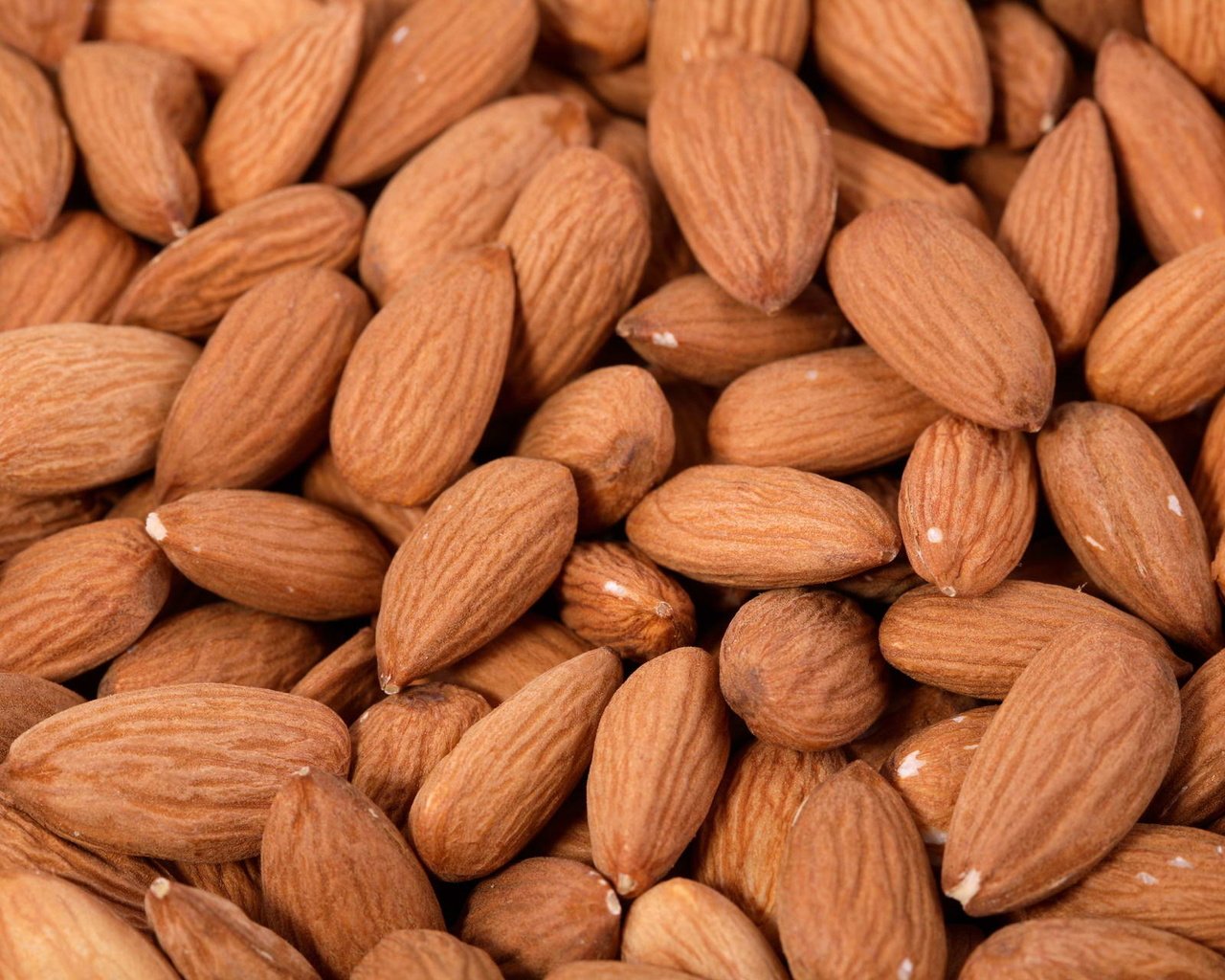 Обои орехи, миндаль, nuts, almonds разрешение 1920x1280 Загрузить