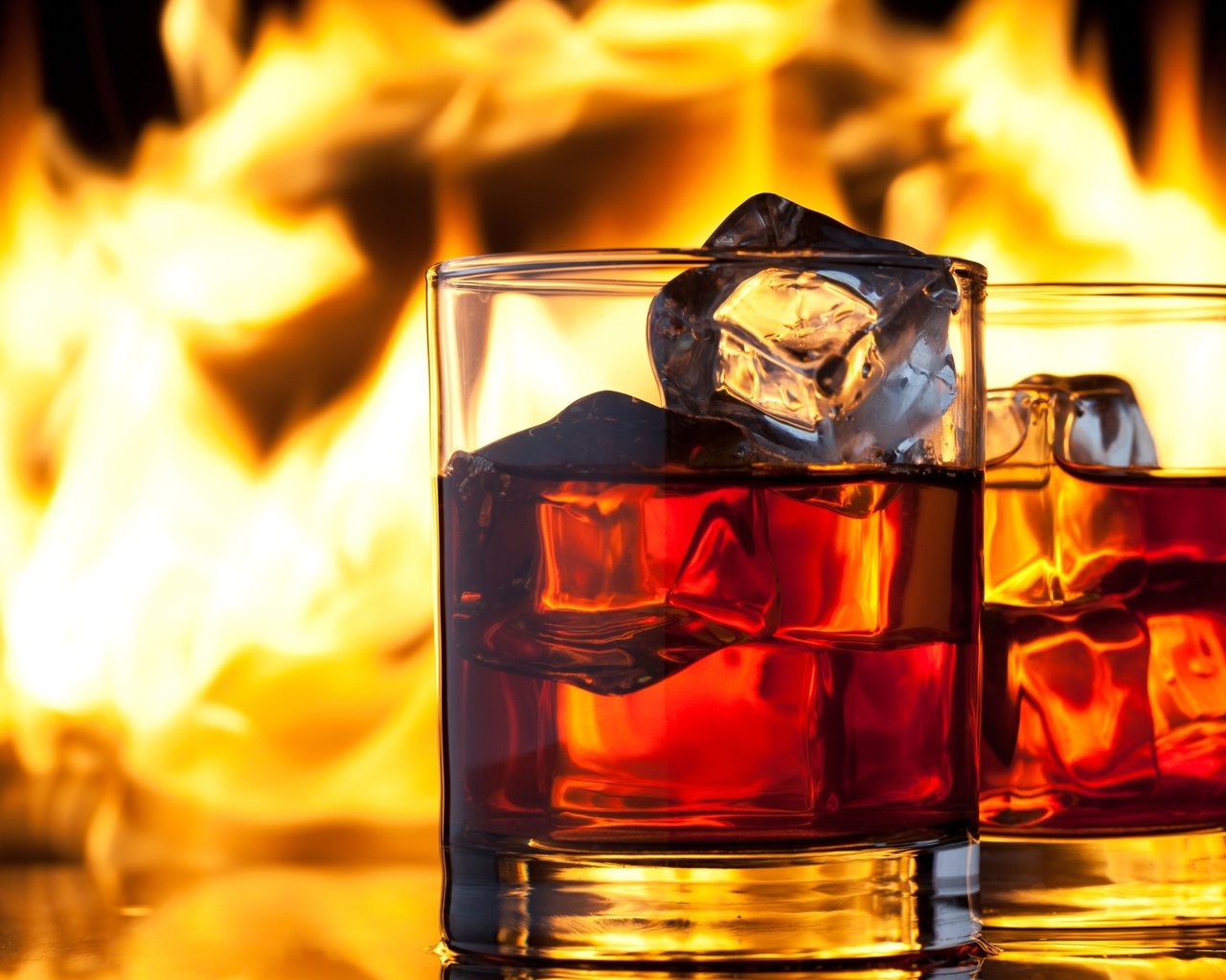 Обои напиток, огонь, лёд, бокалы, алкоголь, виски, drink, fire, ice, glasses, alcohol, whiskey разрешение 2880x1800 Загрузить