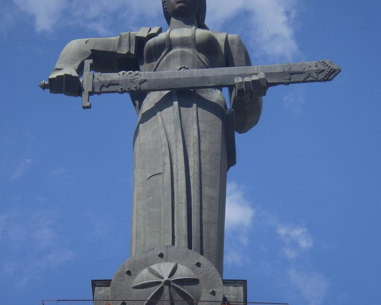 Обои статуя, армения, ереван, statue, armenia, yerevan разрешение 2304x3072 Загрузить