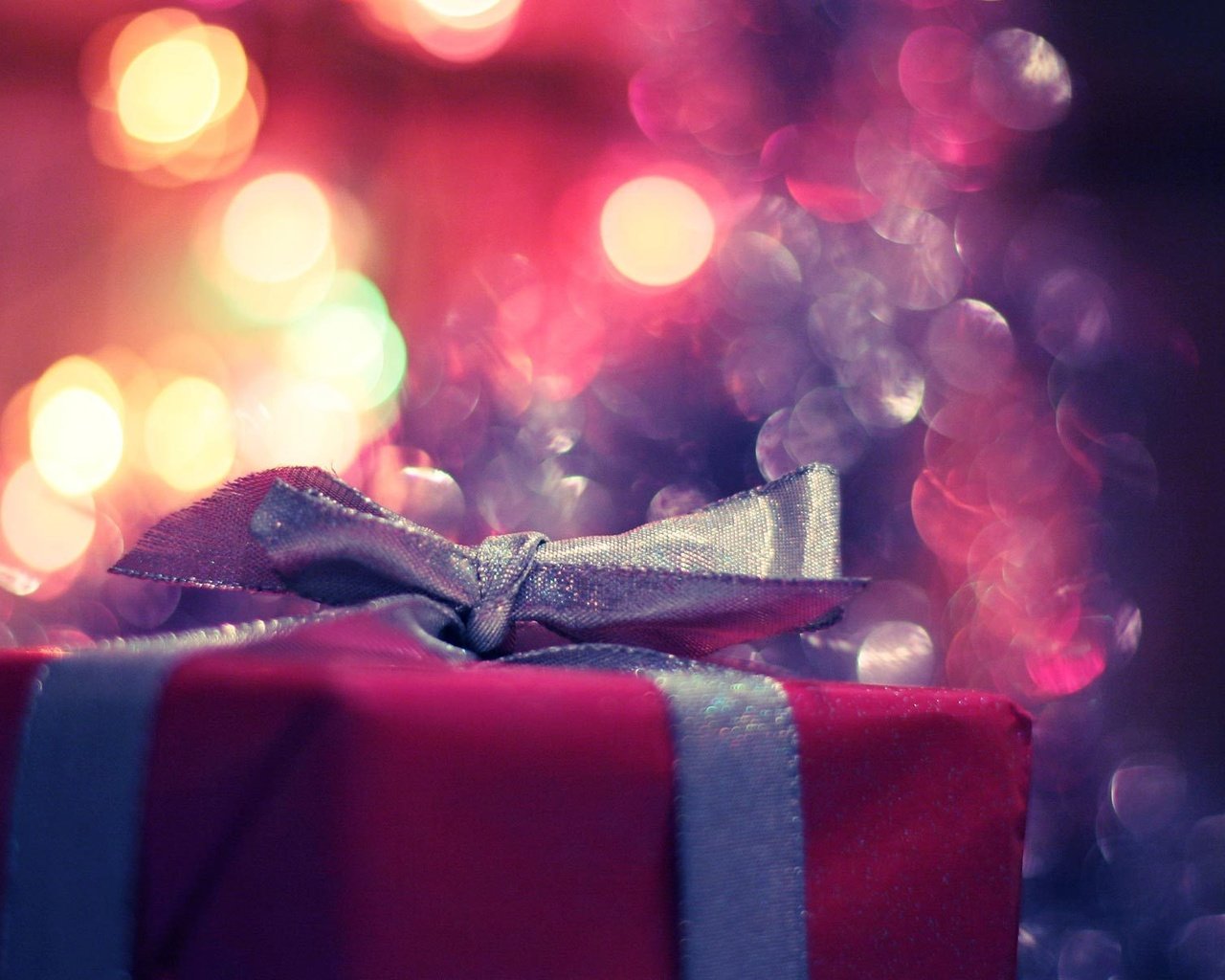 Обои новый год, зима, подарок, праздник, сюрприз, new year, winter, gift, holiday, surprise разрешение 1920x1200 Загрузить