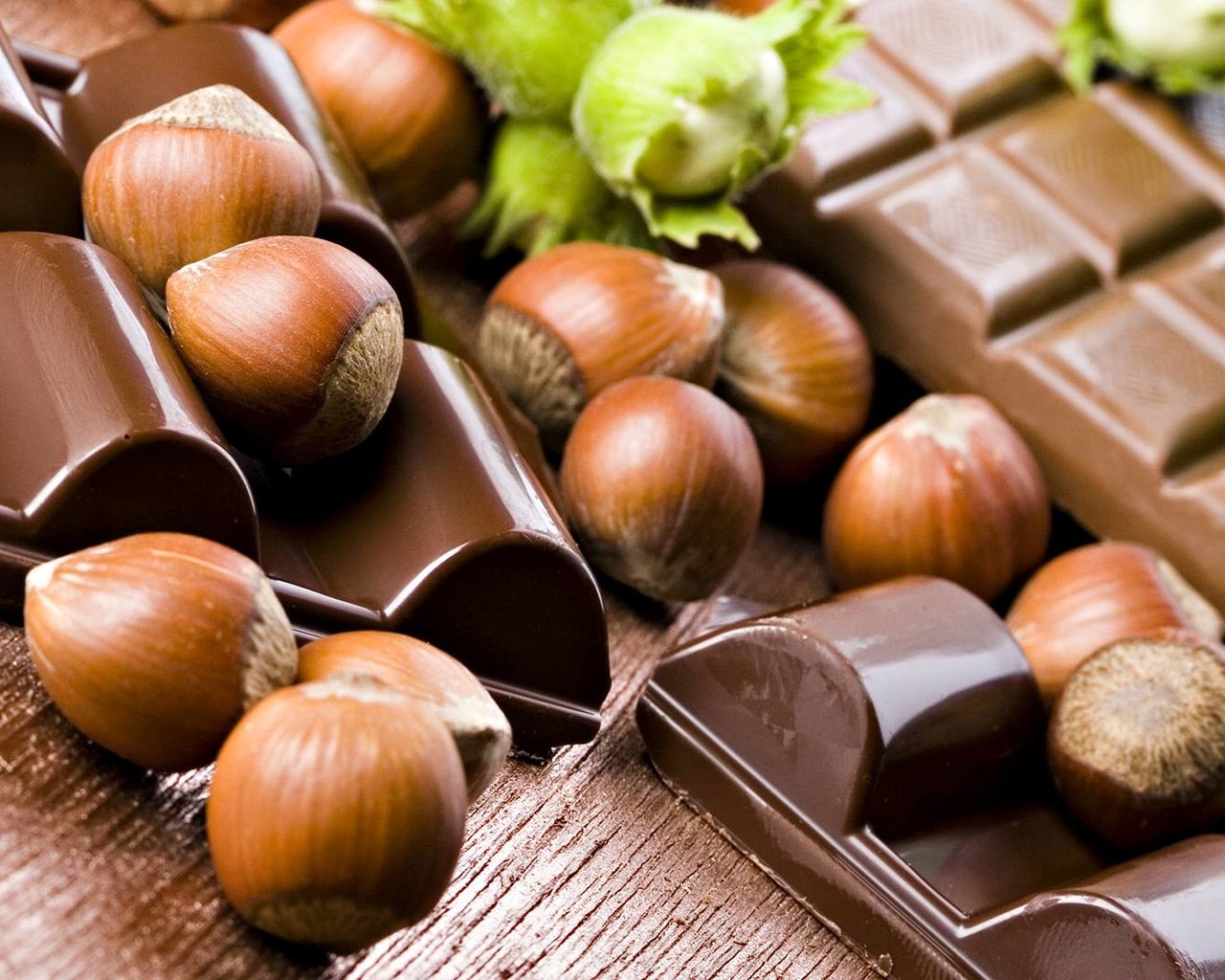 Обои орехи, шоколад, фундук, лесной орех, скорлупа, плитки, nuts, chocolate, hazelnuts, hazelnut, shell, tiles разрешение 1920x1080 Загрузить