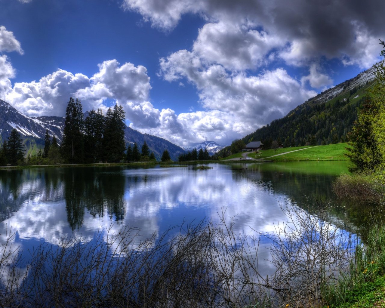 Обои небо, облака, деревья, озеро, горы, отражение, франция, альпы, the sky, clouds, trees, lake, mountains, reflection, france, alps разрешение 4444x2500 Загрузить