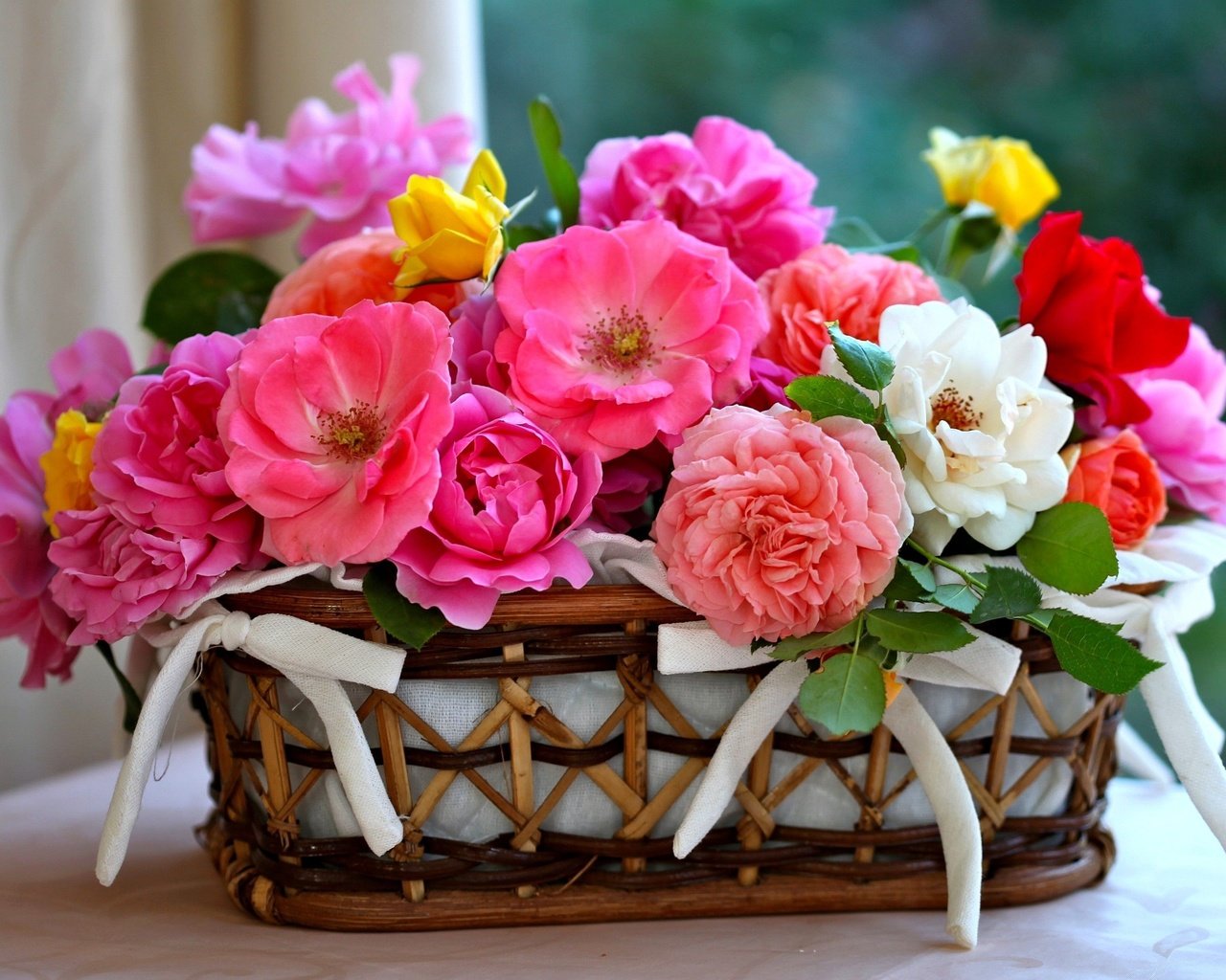 Обои розы, лепестки, корзинка, korzinka, rozy, леспестки, roses, petals, basket, lepestki разрешение 3200x2177 Загрузить