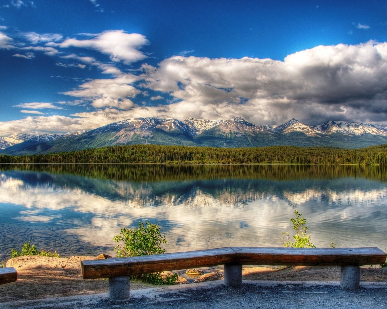 Обои небо, облака, река, горы, природа, лес, отражение, the sky, clouds, river, mountains, nature, forest, reflection разрешение 2560x1600 Загрузить