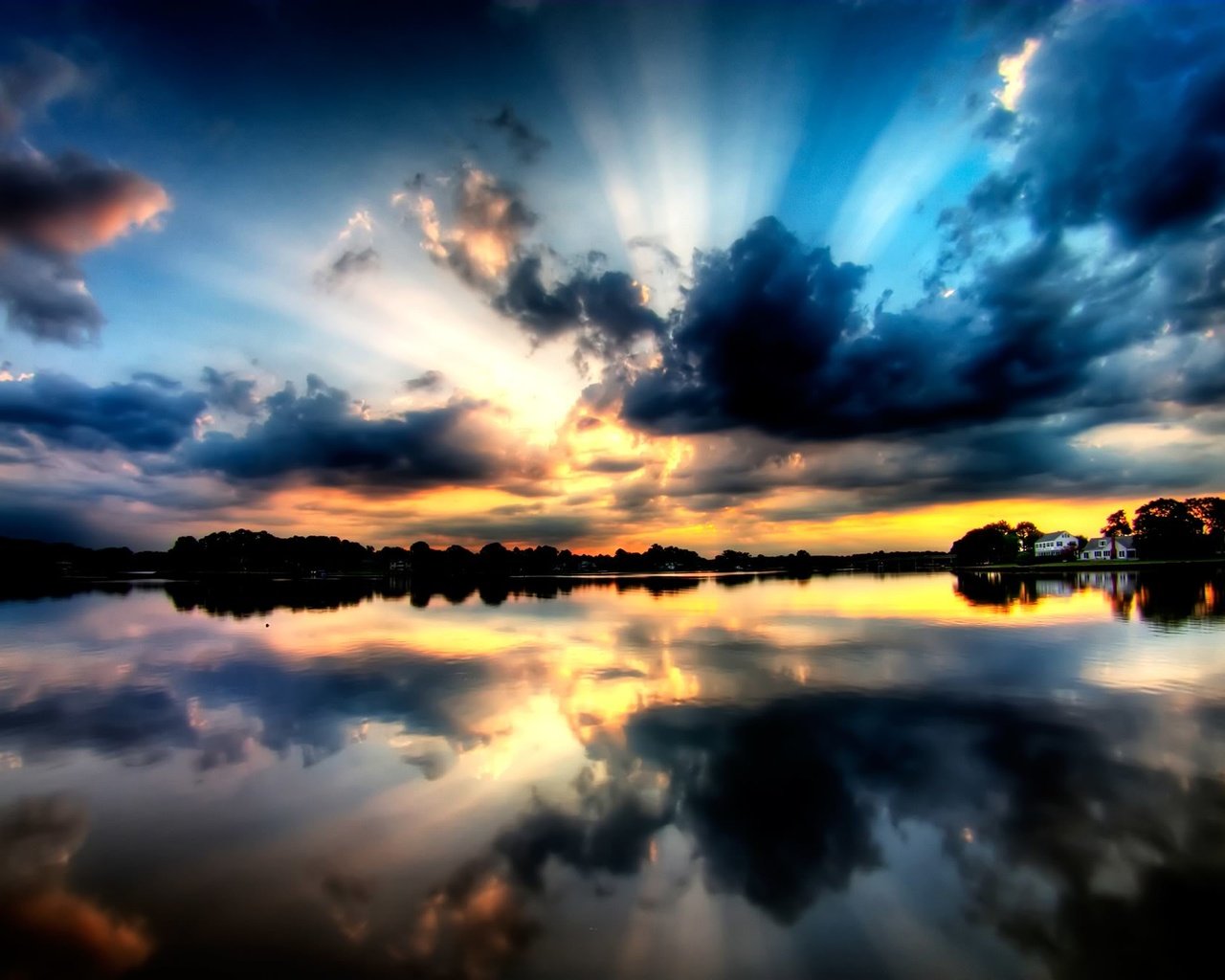 Обои небо, вода, озеро, лес, закат, отражение, лучи, красота, the sky, water, lake, forest, sunset, reflection, rays, beauty разрешение 2000x1338 Загрузить