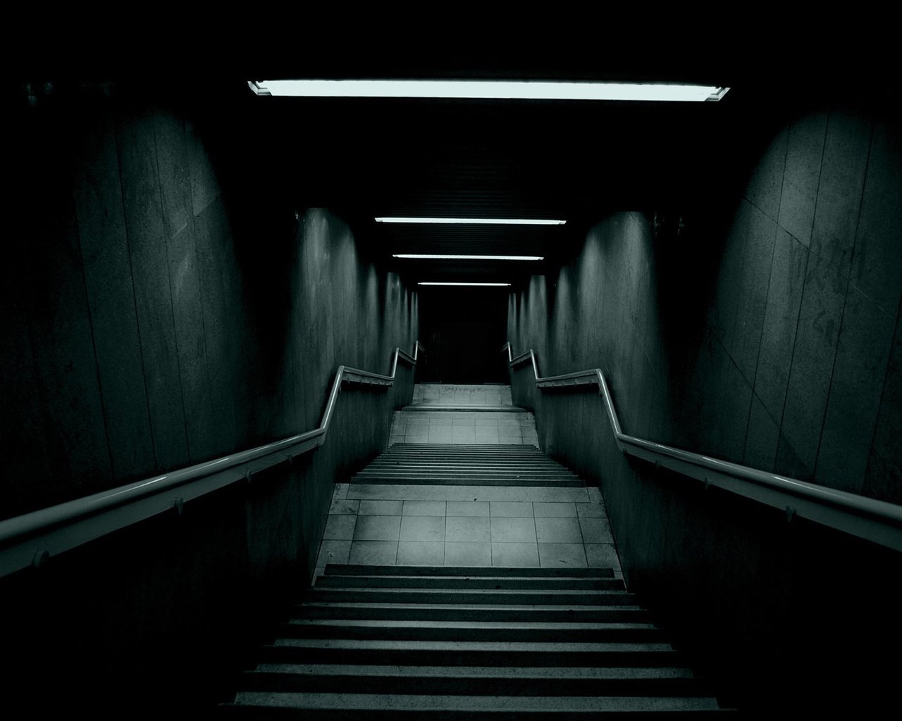 Обои лестница, ступеньки, лампа, перила, темнота, жутко, ladder, steps, lamp, railings, darkness, creepy разрешение 1920x1200 Загрузить