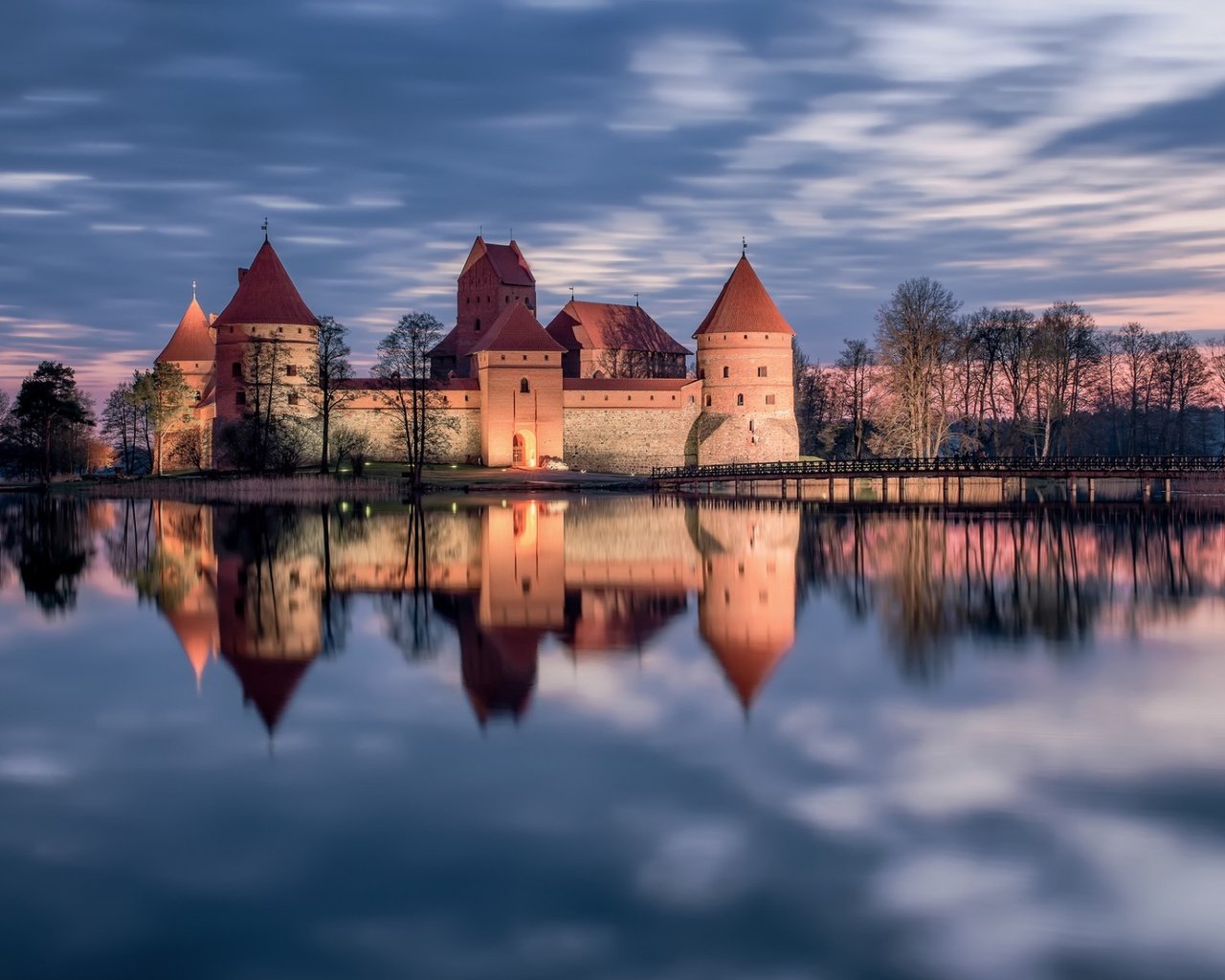 Обои вода, литва, озеро, trakai, тракай, закат, тракайский замок, отражение, замок, литва., акрополис, вильнюс, water, lithuania, lake, sunset, reflection, castle, lithuania., acropolis, vilnius разрешение 1920x1200 Загрузить