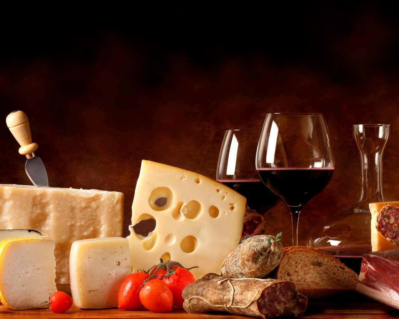 Обои сыр, вино, бокалы, красное, колбаса, пармезан, маасдам, cheese, wine, glasses, red, sausage, parmesan, maasdam разрешение 2560x1600 Загрузить