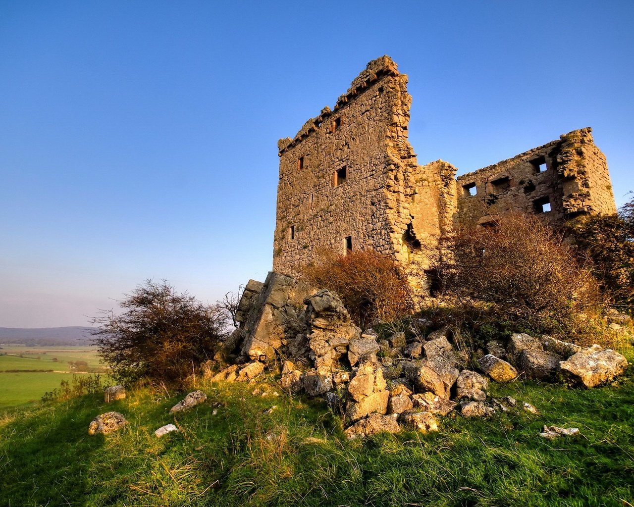 Обои небо, трава, развалины, здание, the sky, grass, the ruins, the building разрешение 2560x1600 Загрузить