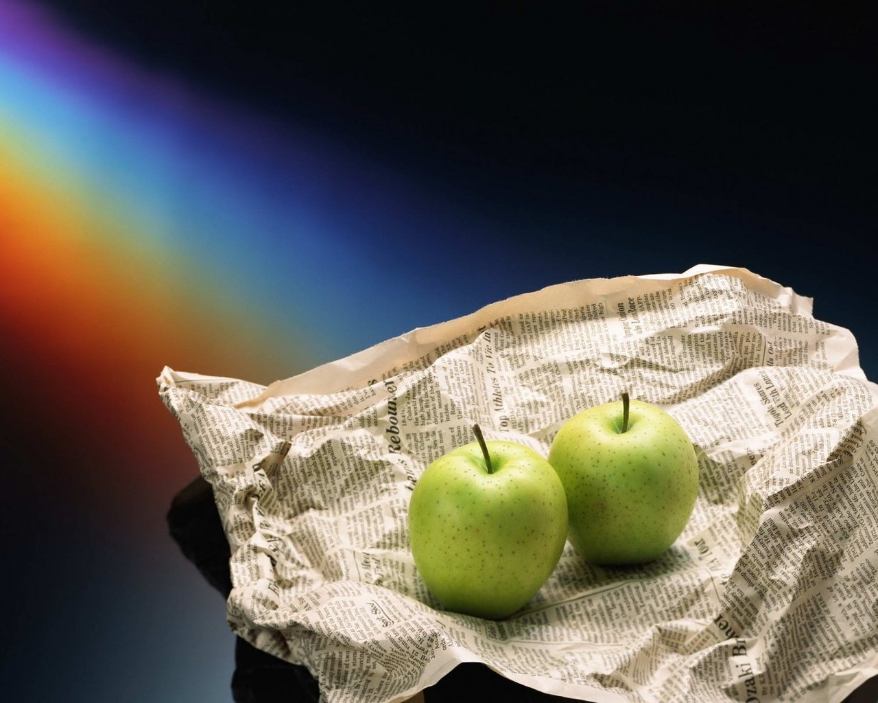 Обои фон, фрукты, яблоки, радуга, газета, background, fruit, apples, rainbow, newspaper разрешение 1920x1200 Загрузить