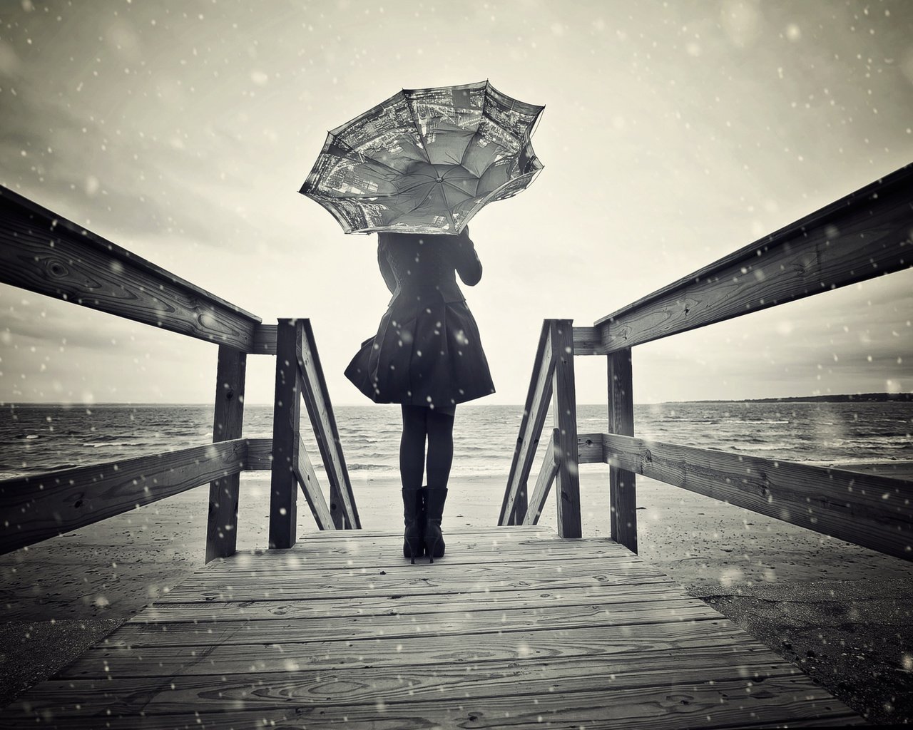 Обои снег, девушка, зонт, ветер, чб, snow, girl, umbrella, the wind, bw разрешение 2500x1568 Загрузить