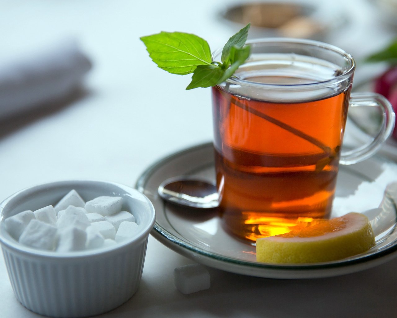 Обои мята, лимон, кружка, чай, сахар, mint, lemon, mug, tea, sugar разрешение 2560x1600 Загрузить