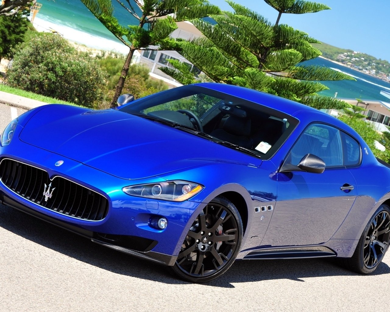 Maserati GRANTURISMO синий