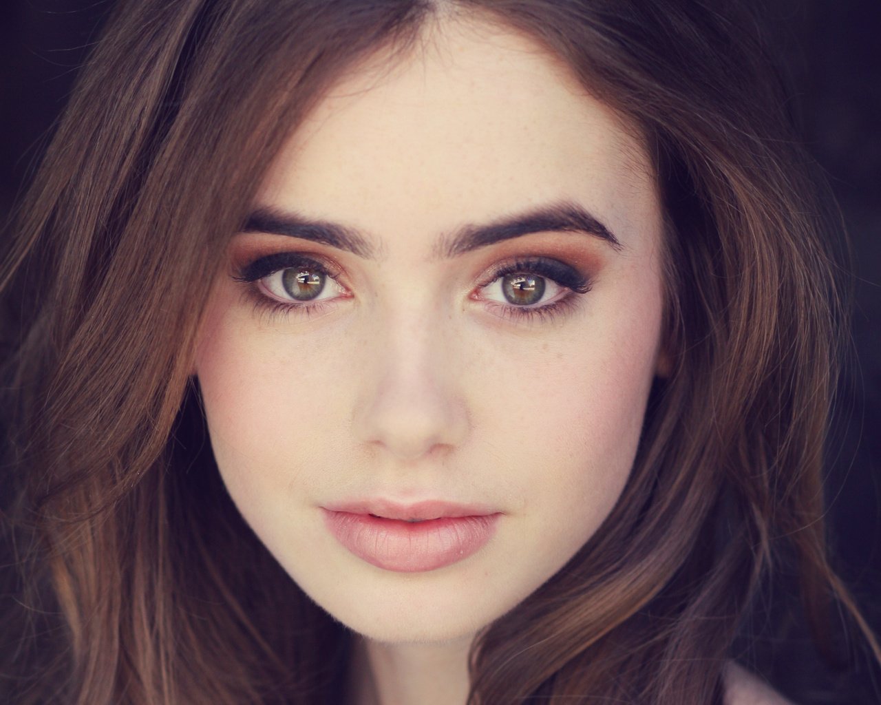 Обои глаза, фото, взгляд, лицо, грань, лили коллинз, eyes, photo, look, face, lily collins разрешение 2336x1869 Загрузить