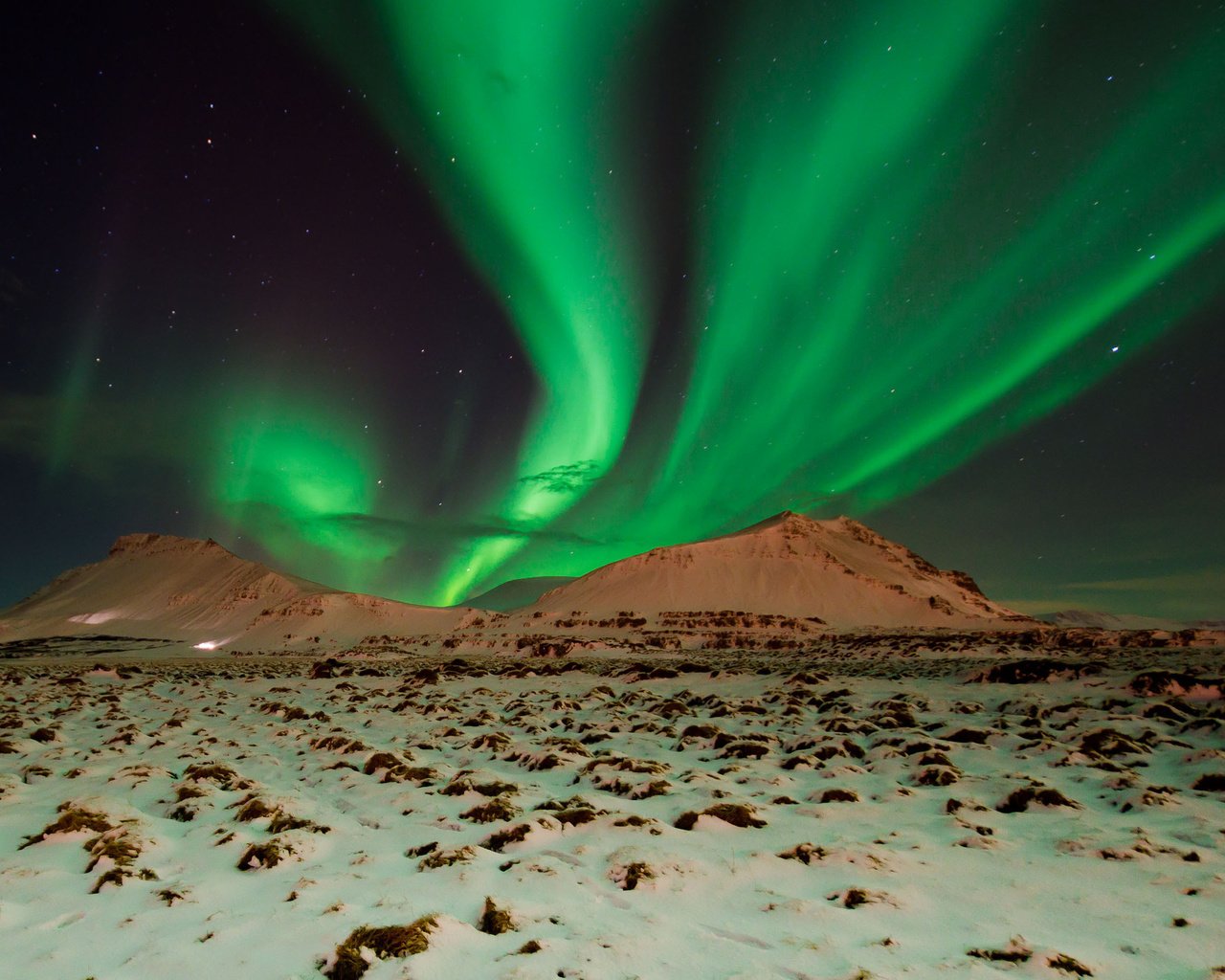 Обои небо, ночь, горы, северное сияние, the sky, night, mountains, northern lights разрешение 2560x1600 Загрузить