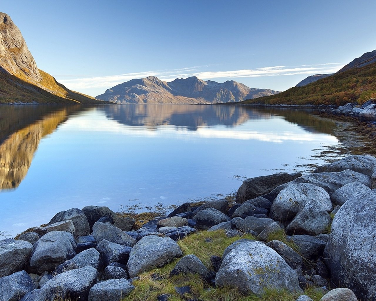 Обои небо, озеро, горы, камни, пейзаж, the sky, lake, mountains, stones, landscape разрешение 1920x1200 Загрузить