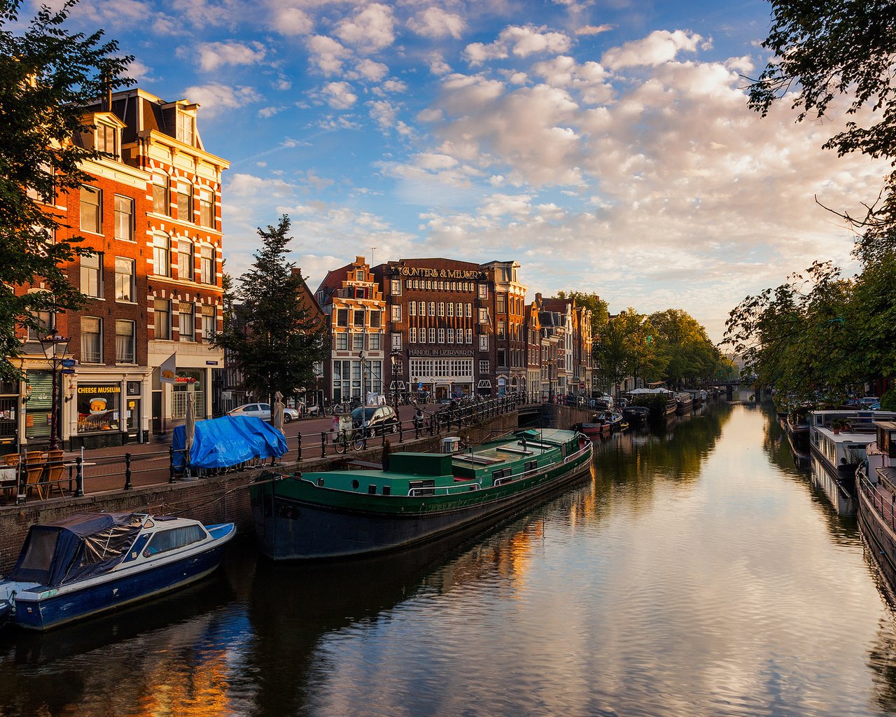 Обои вода, река, канал, нидерланды, амстердам, nederland, water, river, channel, netherlands, amsterdam разрешение 1920x1200 Загрузить