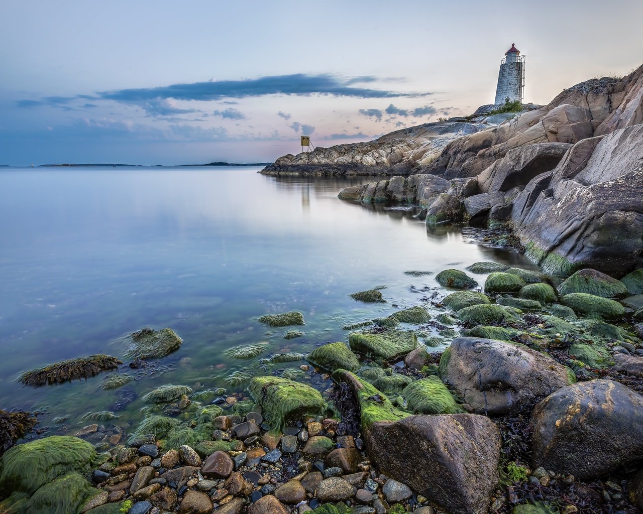 Обои скалы, камни, берег, пейзаж, море, маяк, rocks, stones, shore, landscape, sea, lighthouse разрешение 2560x1600 Загрузить