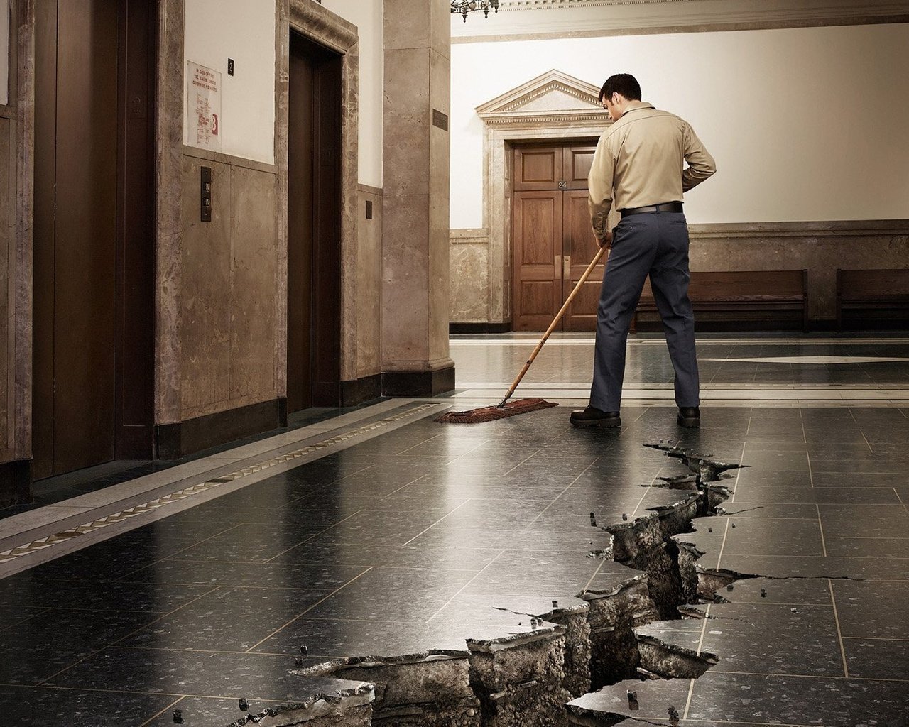 Обои трещина, за, огромная, в полу, уборщиком, crack, for, huge, in the floor, cleaner разрешение 1920x1080 Загрузить