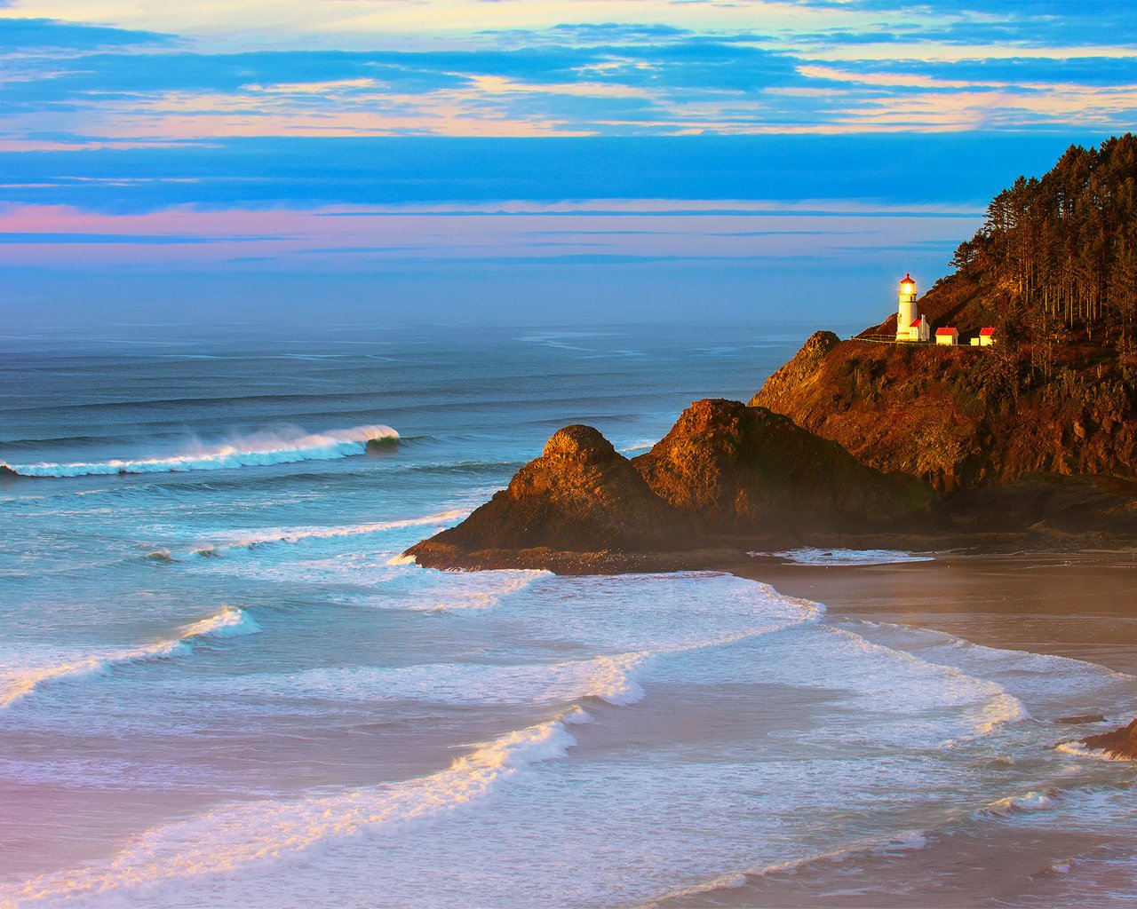 Обои море, маяк, скалистый берег, небо в цветах заката, sea, lighthouse, rocky shore, the sky in the colors of the sunset разрешение 1920x1080 Загрузить