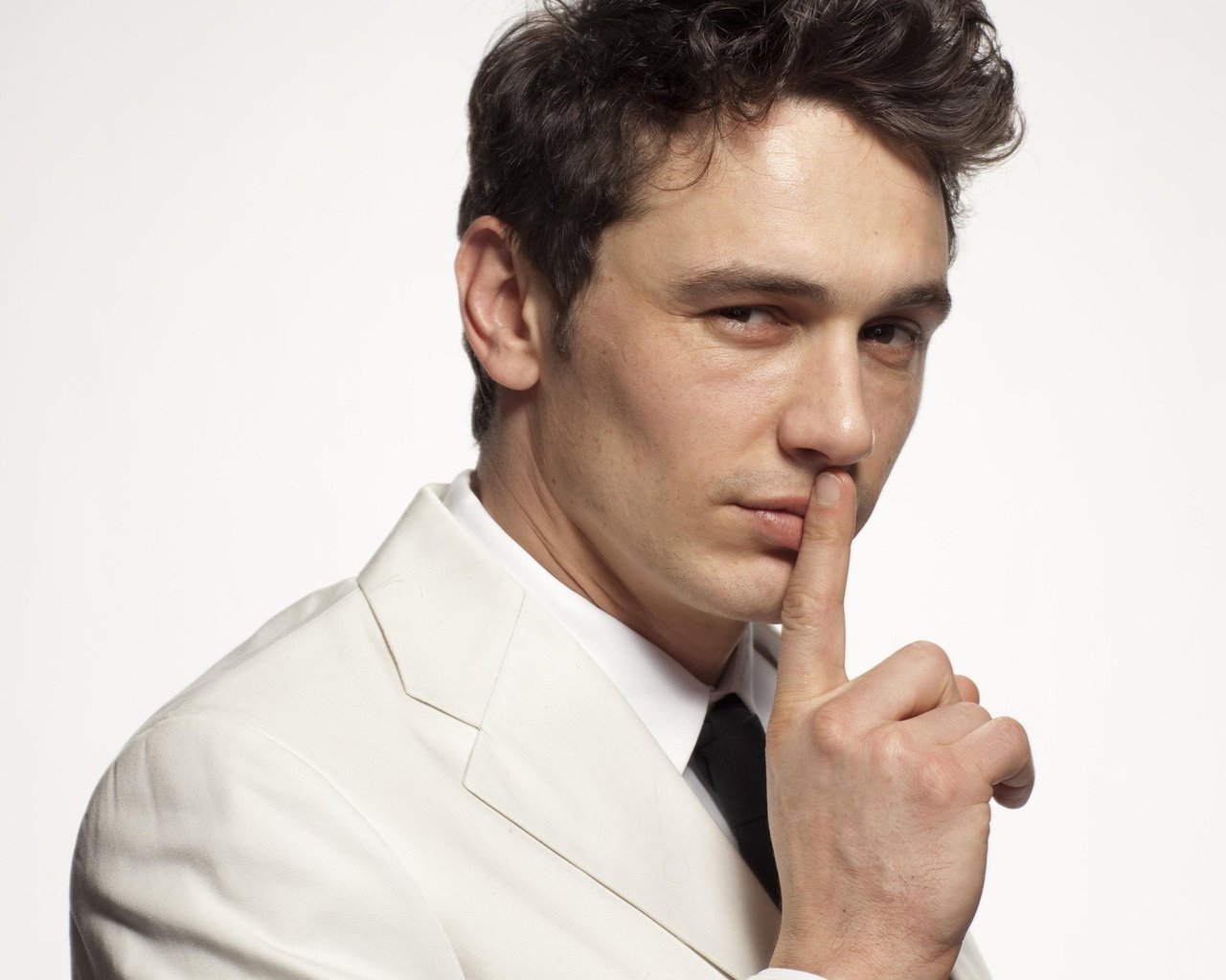 Обои парень, актёр, мужчина, жест, джеймс франко, guy, actor, male, gesture, james franco разрешение 2560x1600 Загрузить