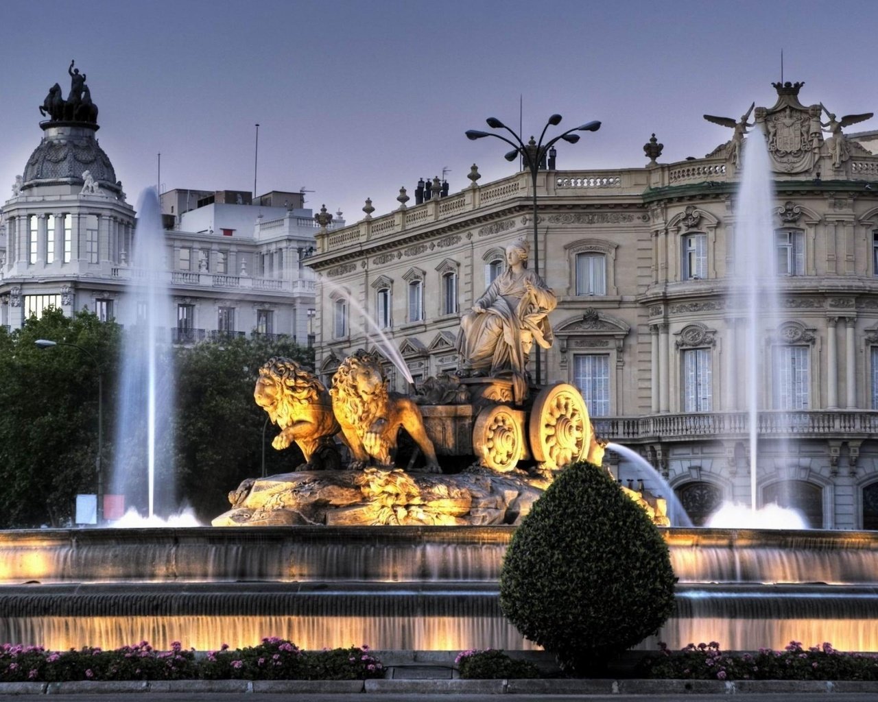 Обои вечер, фонтан, сумерки, испания, фонтан сибелес, мадрид, the evening, fountain, twilight, spain, cibeles fountain, madrid разрешение 2560x1600 Загрузить