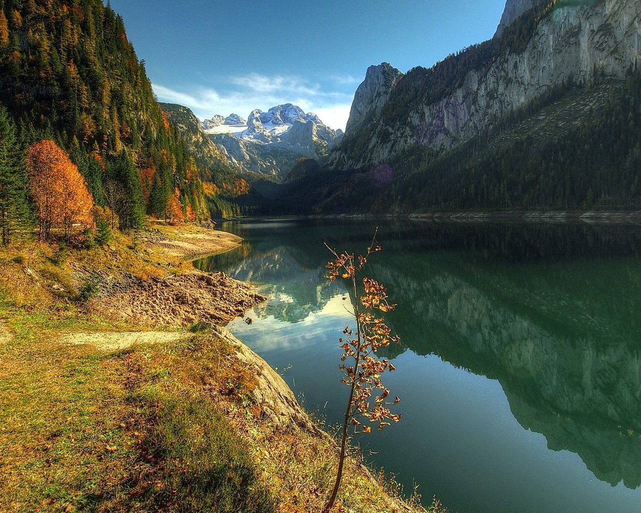 Обои небо, деревья, озеро, горы, природа, лес, отражения, осень, the sky, trees, lake, mountains, nature, forest, reflection, autumn разрешение 1920x1080 Загрузить