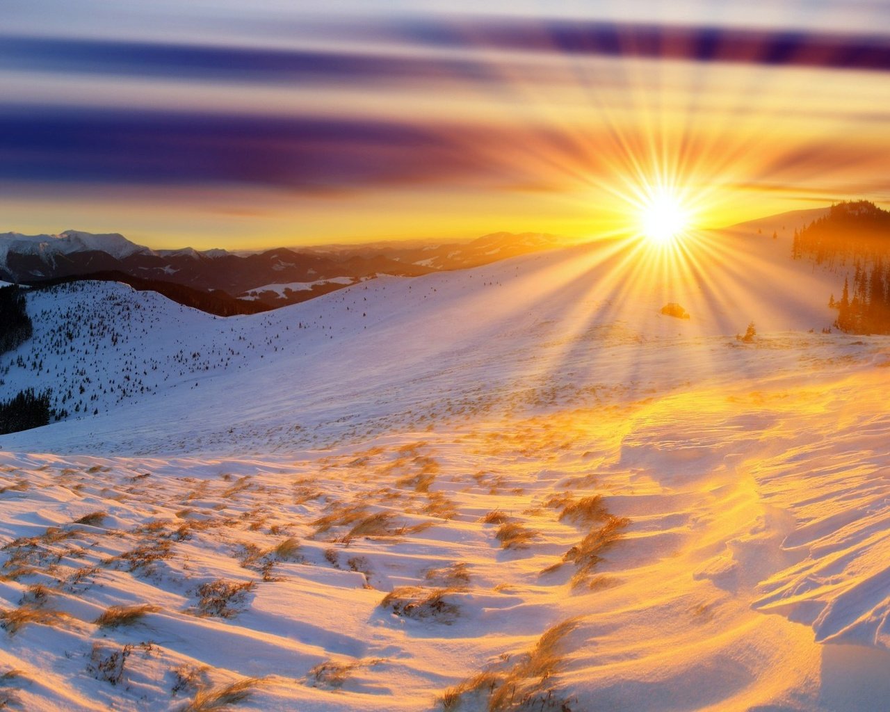 Обои горы, солнце, снег, зима, рассвет, солнечные лучи, mountains, the sun, snow, winter, dawn, the sun's rays разрешение 1920x1080 Загрузить