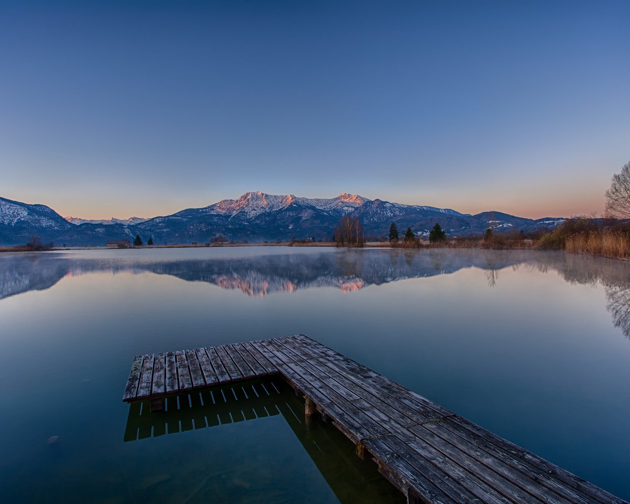 Обои озеро, горы, отражение, причал, lake, mountains, reflection, pier разрешение 2048x1365 Загрузить