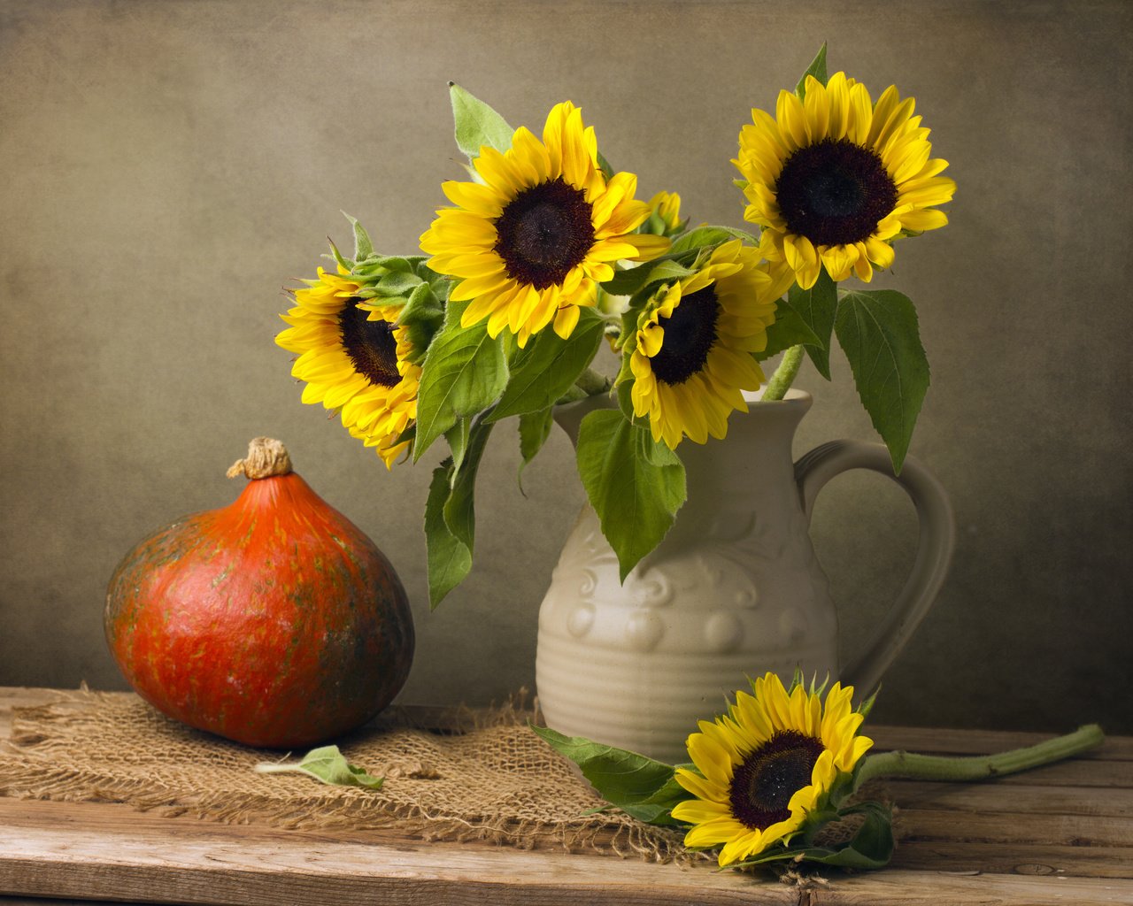 Обои подсолнух, ваза, тыква, натюрморт, sunflower, vase, pumpkin, still life разрешение 4476x3456 Загрузить