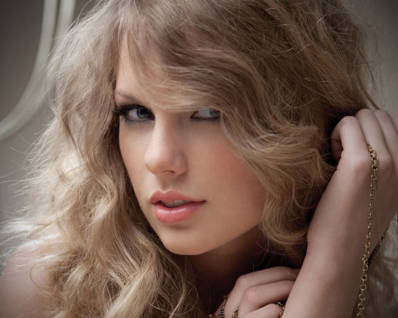 Обои блондинка, взгляд, лицо, певица, тейлор свифт, blonde, look, face, singer, taylor swift разрешение 1920x1200 Загрузить