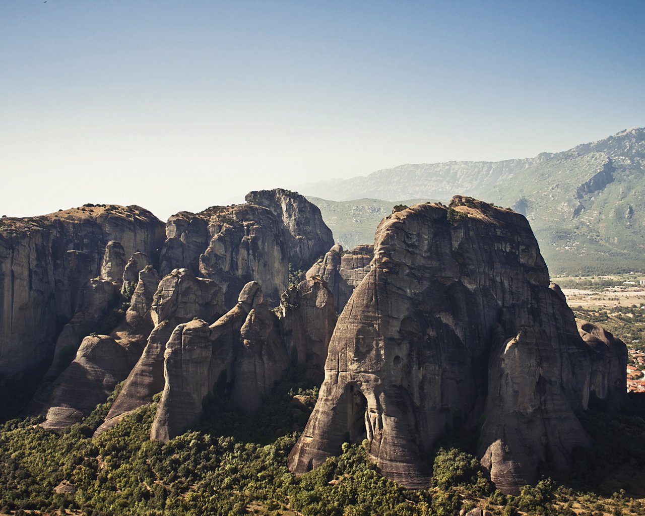 Обои скалы, камни, пейзаж, греция, meteora, rocks, stones, landscape, greece разрешение 1920x1200 Загрузить