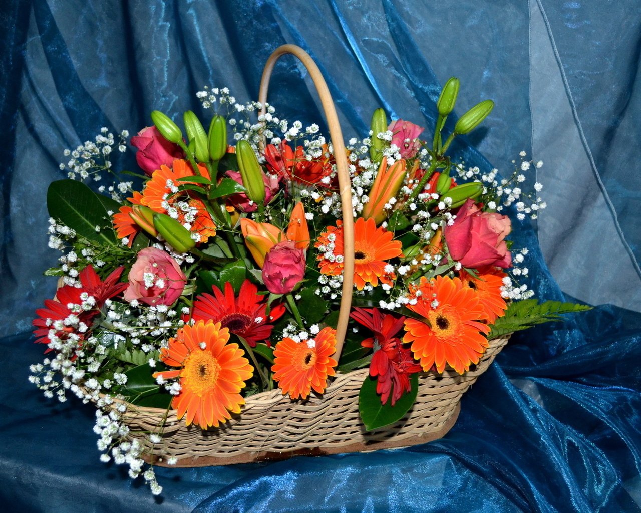 Обои цветы, цветок, розы, букет, красивый, лилии, герберы, flowers, flower, roses, bouquet, beautiful, lily, gerbera разрешение 1920x1200 Загрузить